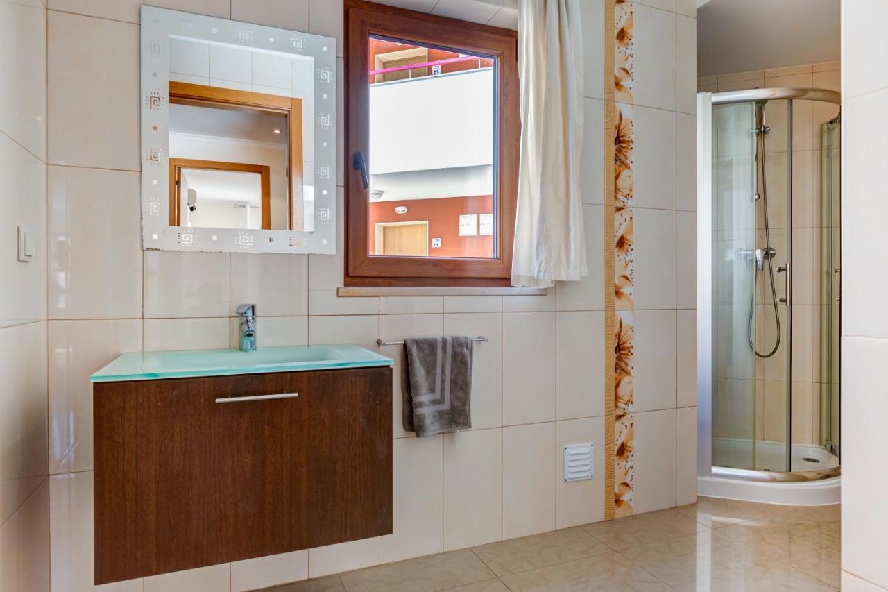 Two Bedroom Apartment With Rooftop Pool In อัลวอร์ ภายนอก รูปภาพ